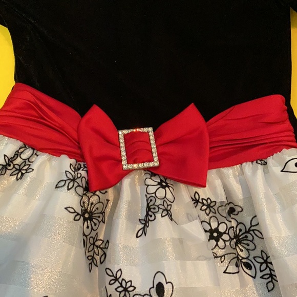 End of year Clearance Sale!  
3T Girls Dress - Picture 3 of 7
